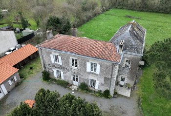 Vue du ciel du gite La Maison Benastre