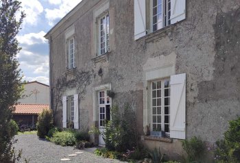 Vue de l'entrée du grand gite